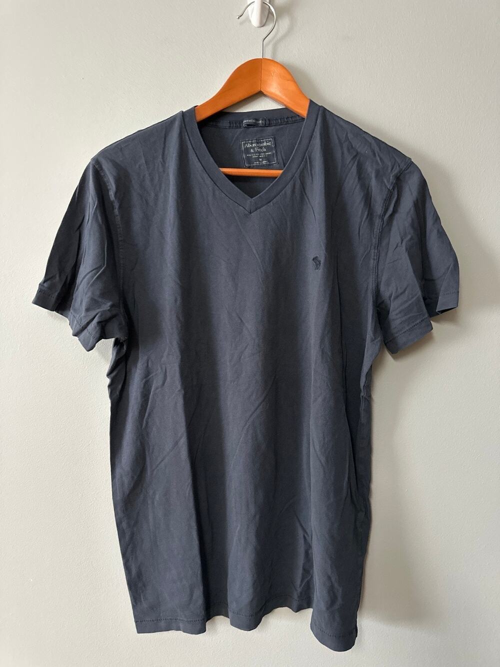 Abercrombie & Fitch Men’s Medium Navy V Neck T Shirt Garment Dyed Basic Tee
